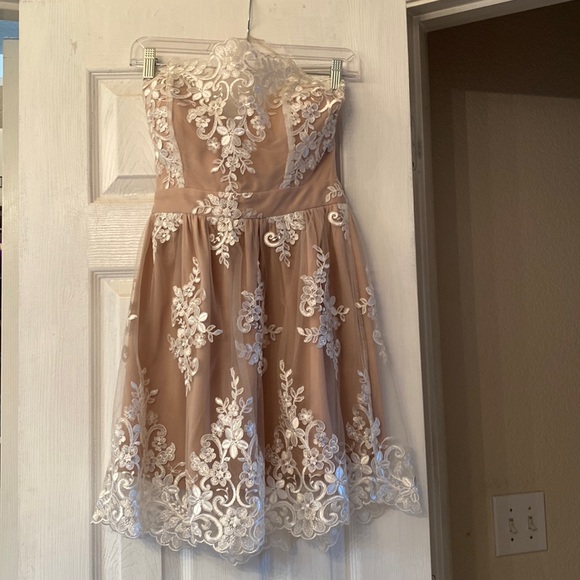 Stunning strapless dress 💕 - Picture 2 of 5